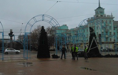 Луганск начали наряжать к Новому году