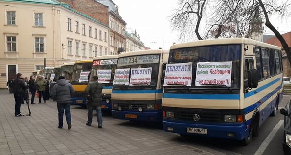 Перевозчики опять пикетировали Львовскую обладминистрацию