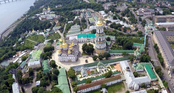 Киевляне просят отобрать Киево-Печерскую Лавру у Московского патриархата