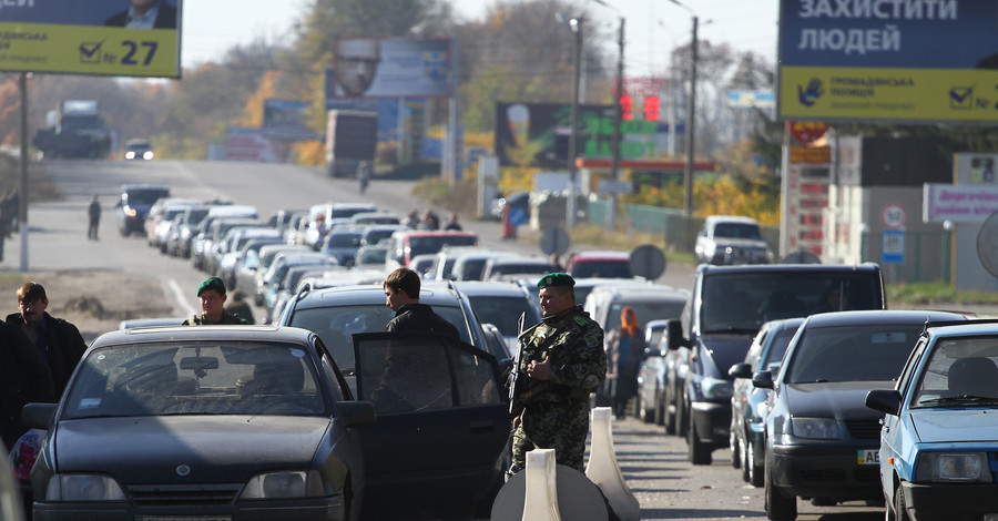 На КПП в Станице Луганской 