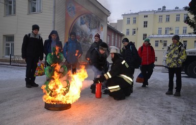 В Новый год киевляне тушили горящие елки и спасали котов