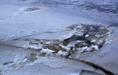 На Днепропетровщине мужчина провалился под лед