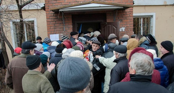 Новый закон для уехавших из зоны АТО: где живешь можно не афишировать, а справку переселенца не продлевать 