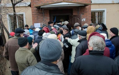 Новый закон для уехавших из зоны АТО: где живешь можно не афишировать, а справку переселенца не продлевать 