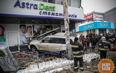 Соцсети: устроившему смертельную аварию на Левобережке водителю еще не вручили подозрение