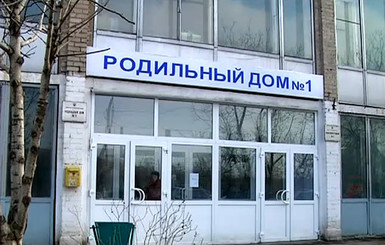 22-летняя мать сбежала через окно роддома спустя пару часов после родов