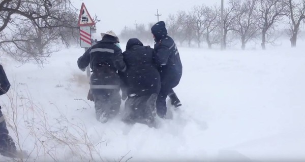 Под Одессой cпасали женщину, отправившуюся пешком за 30 км, чтобы окунуться на Крещение