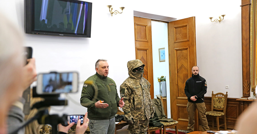 Полторак представил новую военную форму