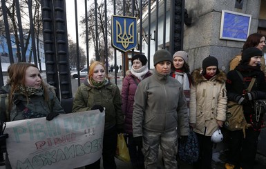 Боевые девушки против генералов