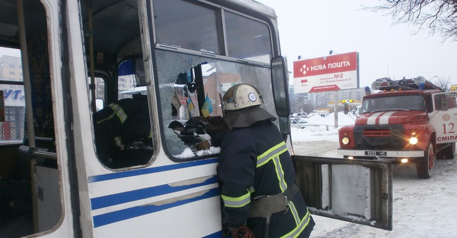 В Черкасской области на ходу загорелся автобус с пассажирами