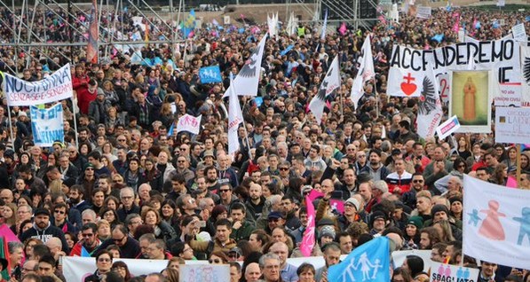 В Риме при поддержке министров прошел митинг против однополых браков