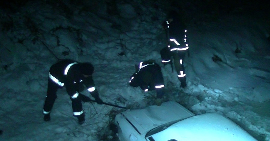 В Харькове под лед провалилась пятерка 