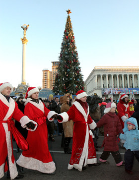 Веселиться возле елки на Майдане будем семь часов! 