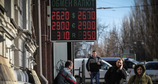 Почему гривна снова обвалилась