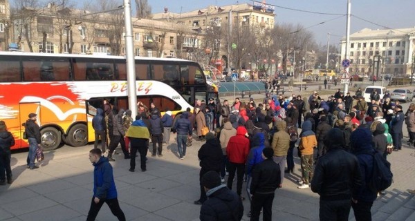 В Запорожье антимайдановцы протестуют против демонтажа памятника Ленину