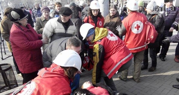 На запорожском антимайдане пенсионерке сломали ногу