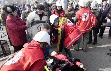 На запорожском антимайдане пенсионерке сломали ногу