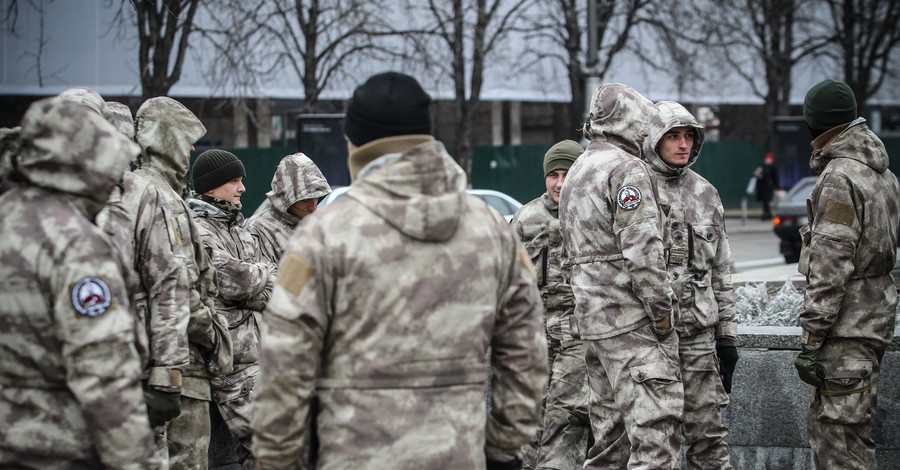 Люди в камуфляже освободили отель 