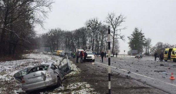 На Львовщине автобус попал в ДТП: два человека погибли, одиннадцать пострадали