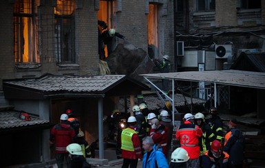 Троих пострадавших при обвале дома в Киеве скоро выпишут из больницы