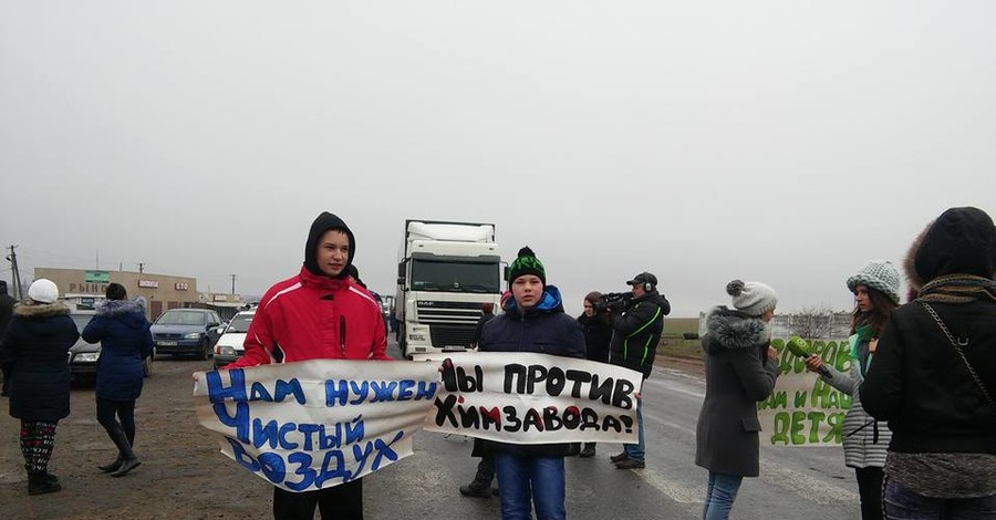 Возмущенные жители перекрыли международную трассу в Одесской области