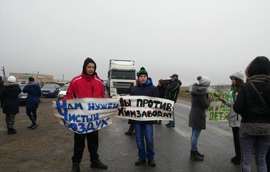 Возмущенные жители перекрыли международную трассу в Одесской области