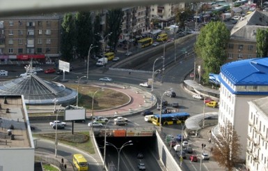 Водители, будьте бдительны: в Киеве ограничат движение на Севастопольской площади