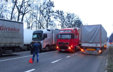 Против блокады российских фур выступают украинские перевозчики и полиция