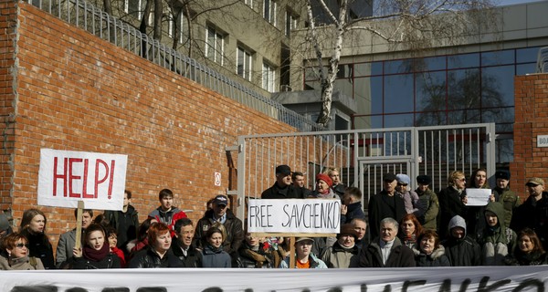 В Киеве активисты передали петицию на имя Путина