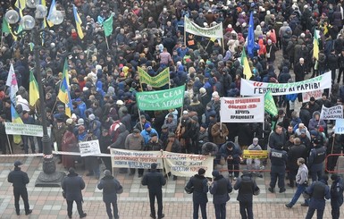 Под Радой митингуют аграрии