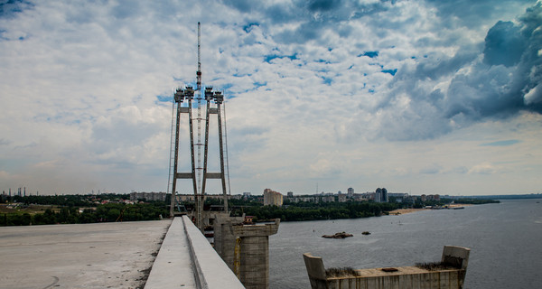 Запорожцы хотят раскрасить недостроенные мосты