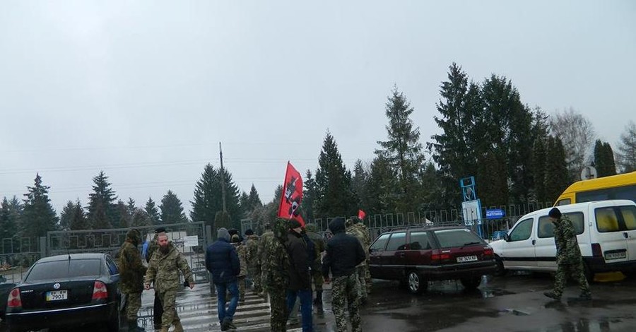 В Ровно националисты почтили память Саши 