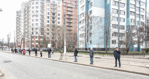 В Одессе организовали живую цепь в защиту Французского бульвара