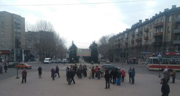 В центре Николаева люди в масках разогнали митинг коммунистов