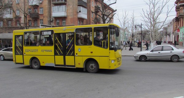 В Херсоне водитель маршрутки умер, успев спасти пассажиров 