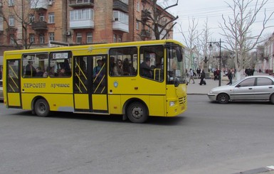 В Херсоне водитель маршрутки умер, успев спасти пассажиров 