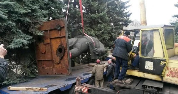 В Мариуполе снесли памятник Орджоникидзе