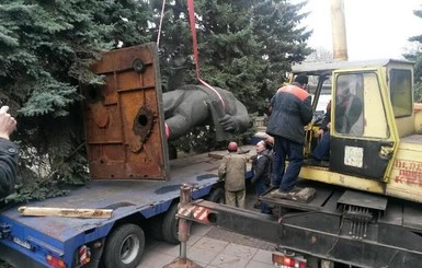 В Мариуполе снесли памятник Орджоникидзе