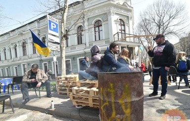 В Одессе продолжают пикетировать прокуратуру