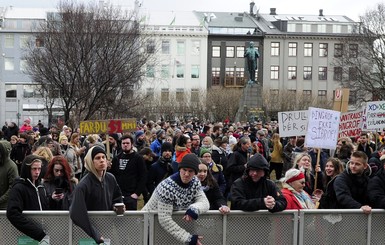 В Исландии новый премьер, в Германии - банкиры под следствием