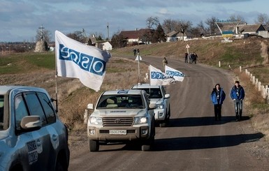 Машина ОБСЕ попала под обстрел в Снежном 