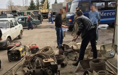 В Ровно сотрудники СБУ и МВД грабили незаконных скупщиков янтаря 