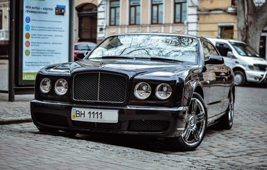 По улицам Одессы рассекает Bentley Brooklands Черновецкого?