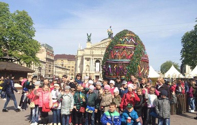 Пасхальные выходные во Львове: поем гаивки в Шевченковском гаю и участвуем в водных баталиях возле Ратуши