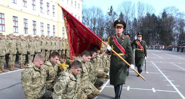 Начался весений призыв: новобранцев заманивают деньгами