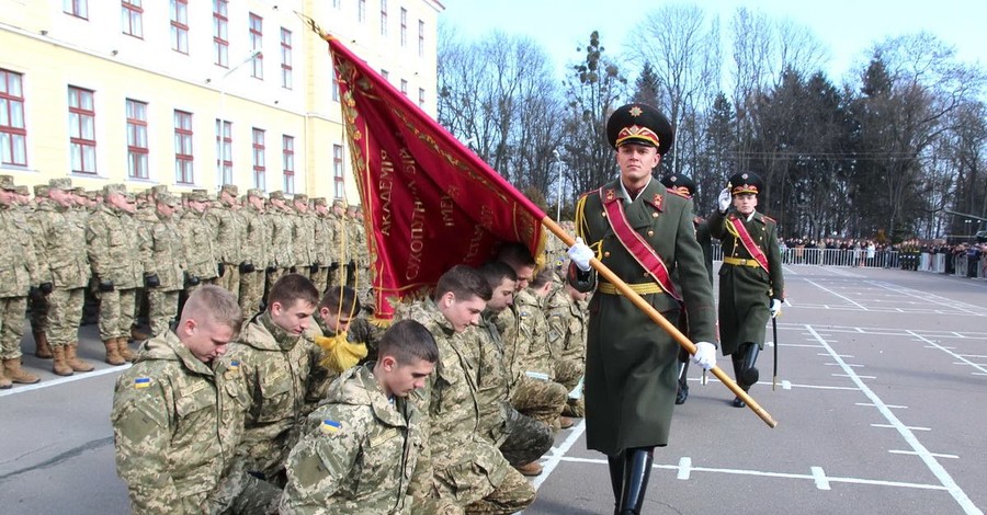 Начался весений призыв: новобранцев заманивают деньгами