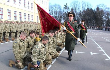 Начался весений призыв: новобранцев заманивают деньгами