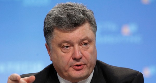 Порошенко наградил главнокомандующего НАТО Бридлава орденом