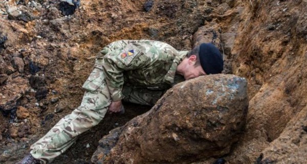 В жилом квартале в  Англии нашли бомбу времен Второй мировой войны 