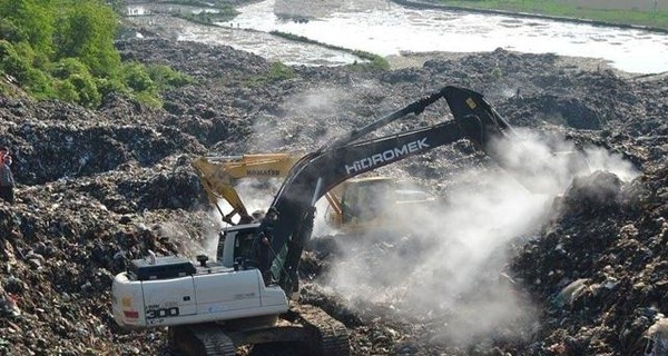 Опубликованы последние фото спасателей, погибших на свалке под Львовом